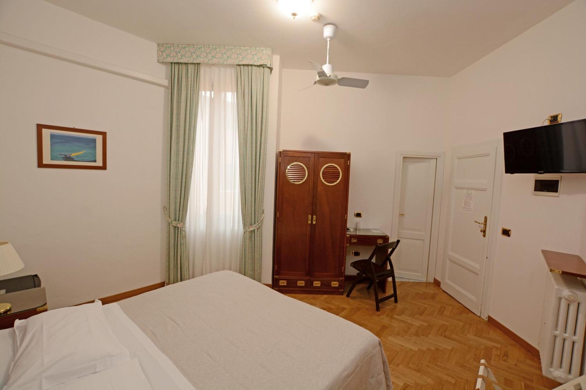 Albergo Italia Piombino Exterior photo